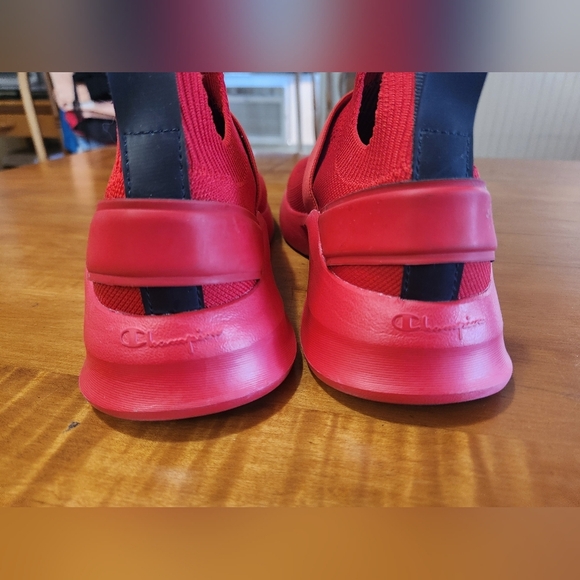 Champion Red And Black Slip On Sneakers Shoes Youth Size 7 Big Kids - Picture 3 of 9